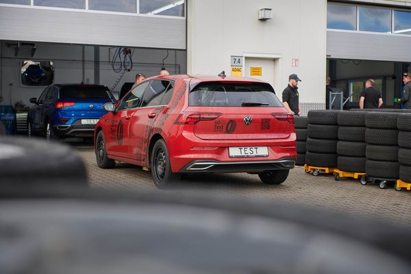 Foto: ADAC - Der ADAC hat 16 Ganzjahresreifen für Kleinwagen getestet Foto: ADAC - Der ADAC hat 16 Ganzjahresreifen für Kleinwagen getestet